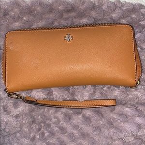 Zip around Tory Burch wallet